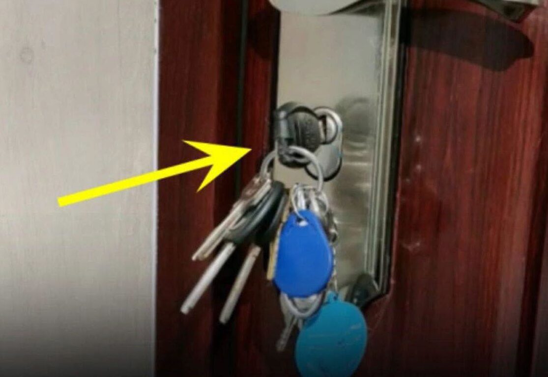 Por Que Colocar a Chave na Porta Antes de Dormir? Entenda os Benefícios para o Sono